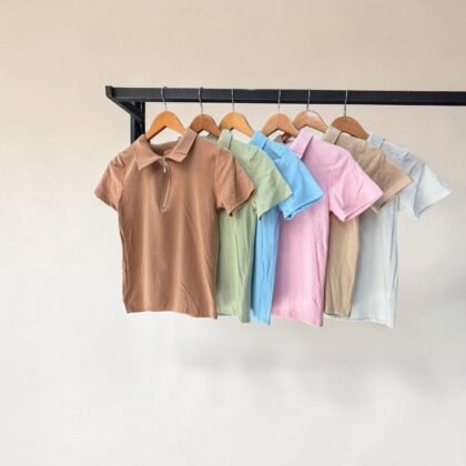 Blusa Polo de Malha com Gola e Zíper