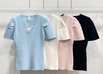 Blusa em Tricô Modal Manga Princesa e Detalhe de Renda