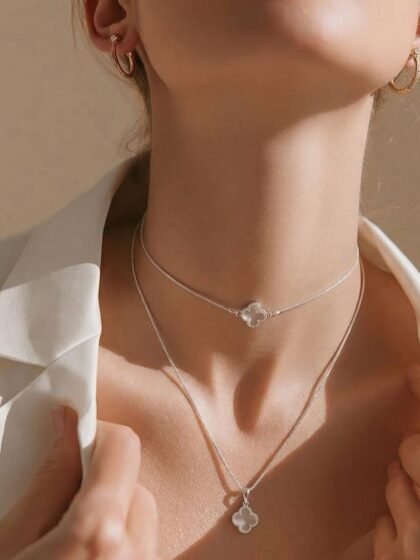 Conjunto Joias Folheado Colar e Pulseira Trevo Sorte em Design Elegante e Durável